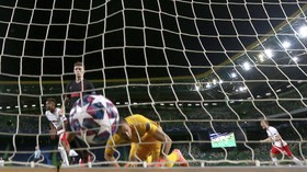 FOTO: Drama Leipzig Tekuk Atletico di Menit Akhir