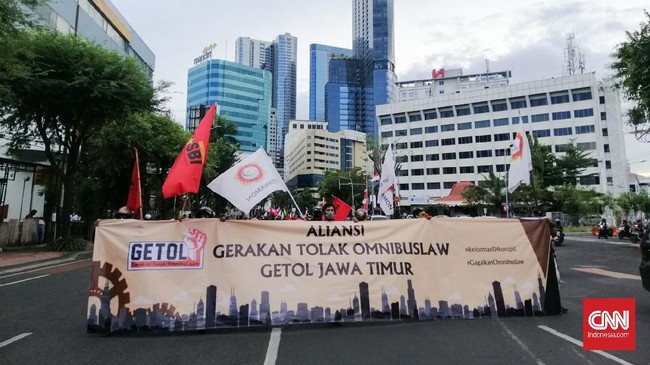 Analisis percakapan media sosial tunjukkan bagaimana narasi kampanye influencer RUU Omnibus Law diserang balik netizen.