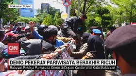 VIDEO: Demo Pekerja Pariwisata di Makassar Berakhir Ricuh