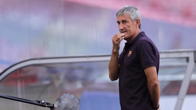 Eks pelatih Barcelona Quiqe Setien kembali mengungkit bahwa dia belum menerima sepeser pun duit pesangon dari eks klubnya tersebut.