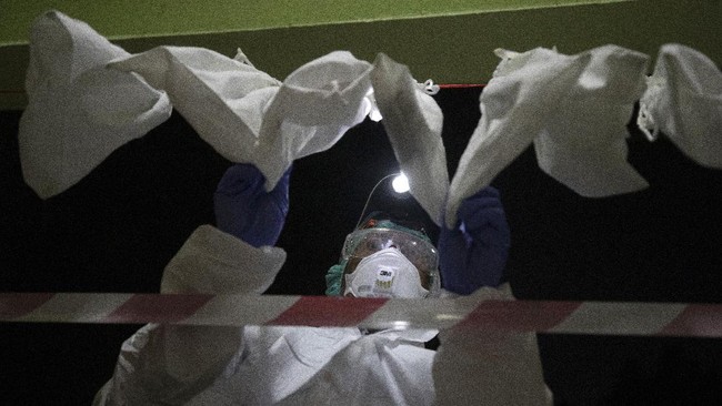 Mutasi Q677H dan D614G yang disebut lebih menular 10 kali lipat telah ditemukan pada virus SARS-CoV-2 di Surabaya sejak awal April.