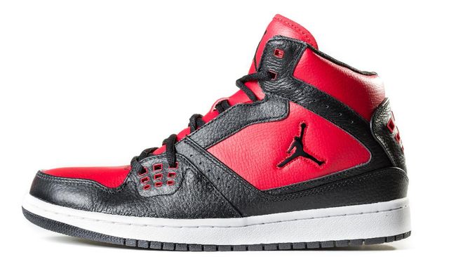 Sepasang sepatu olahraga Michael Jordan dijual seharga U$615 ribu (Rp9,1 miliar), kata rumah lelang Christie.