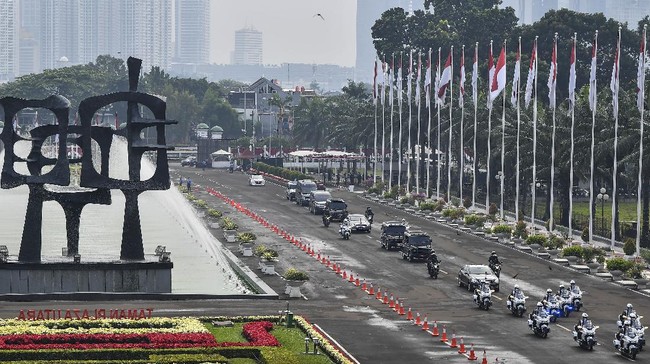 Sekjen DPR mengatakan draf UU Ciptaker yang semula 1.035 halaman kini berjumlah 812 halaman dan sudah final. Namun draf tersebut belum dikirimkan ke Jokowi.