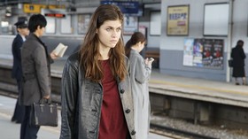Lost Girls & Love Hotels, Pencarian Cinta Alexandra Daddario