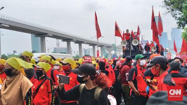 Wagub DKI Tak Bisa Larang Warga Demo di Tengah Pandemi Corona Wagub DKI, Ahmad Riza Patria meminta warga agar lebih bijak ketika hendak menyampaikan pendapat saat pelaksanaan PSBB transisi di Jakarta.