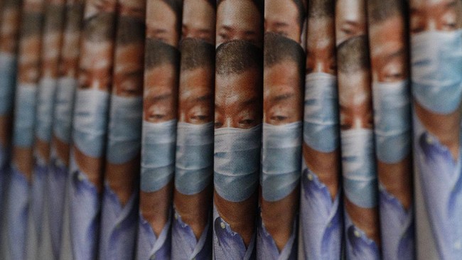 Kepolisian Hong Kong melakukan penyerbuan ke kantor media massa Apple Daily, Kamis (17/6) pagi, dengan tuduhan pelanggaran hukum keamanan nasional.