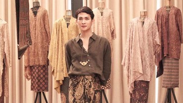 img-title Oscar Lawalata Sebut Pria yang Jatuh Cinta pada Trangender adalah Pria Normal