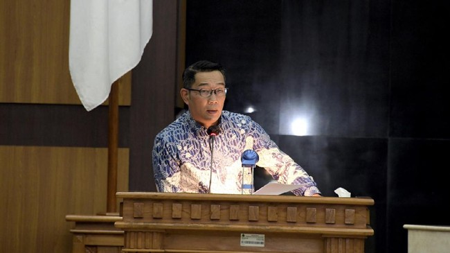 Menurut Ridwan Kamil, kasus positif Covid di Gedung Sate dan Gedung DPRD Jabar diduga akibat mobilitas di luar kantor atau aktivitas pegawai sepulang kerja.