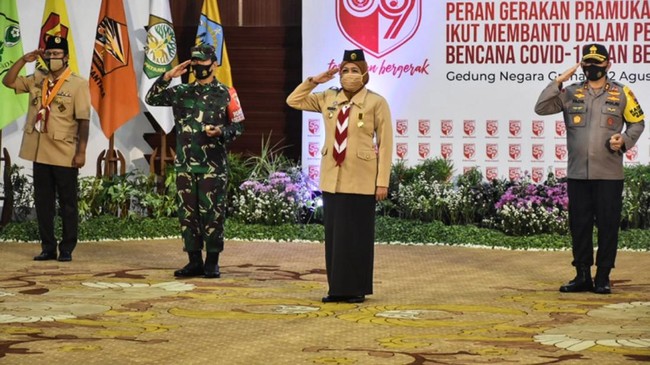 Gubernur Jatim Khofifah memimpin upacara virtual tingkat Kwarda dalam peringatan HUT Gerakan Pramuka ke-59 yang dikomando Jokowi secara nasional.