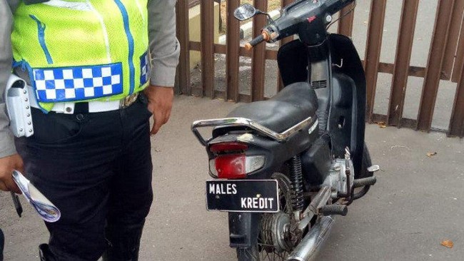Polisi Incar Motor Tak Pakai Pelat Nomor Belakang Polda Metro Jaya mengatakan pelat nomor tidak pada tempatnya, tak lengkap di depan dan belakang, bakal ditindak dengan denda Rp500 ribu.