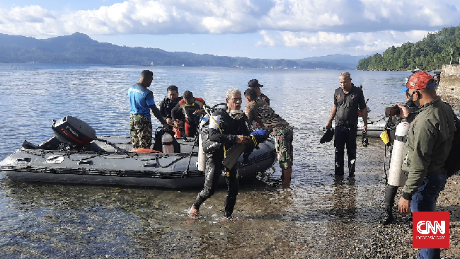 Operasi pencarian WN AS yang tenggelam di Teluk Ambon, Carol Marei Lakein (50), disetop karena sudah tujuh hari tak kunjung ada tanda-tanda korban.