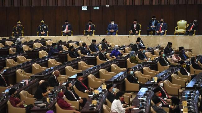 DPRD Kota Tangerang membatalkan anggaran pengadaan pakaian tahun 2021 yang nilainya mencapai Rp675 juta.