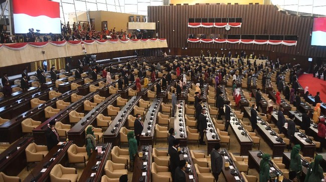 Ada 165 Kasus Aktif, Sidang Tahunan MPR Digelar Minimalis Sekjen DPR menyebut pelaksanaan sidang tahunan MPR digelar minimalis dan sederhana dengan anggota mengikuti secara virtual.