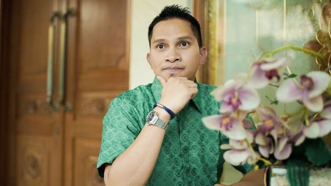 Mumtaz Rais Donates IDR 100 Million Asks for Gus Miftah’s Support