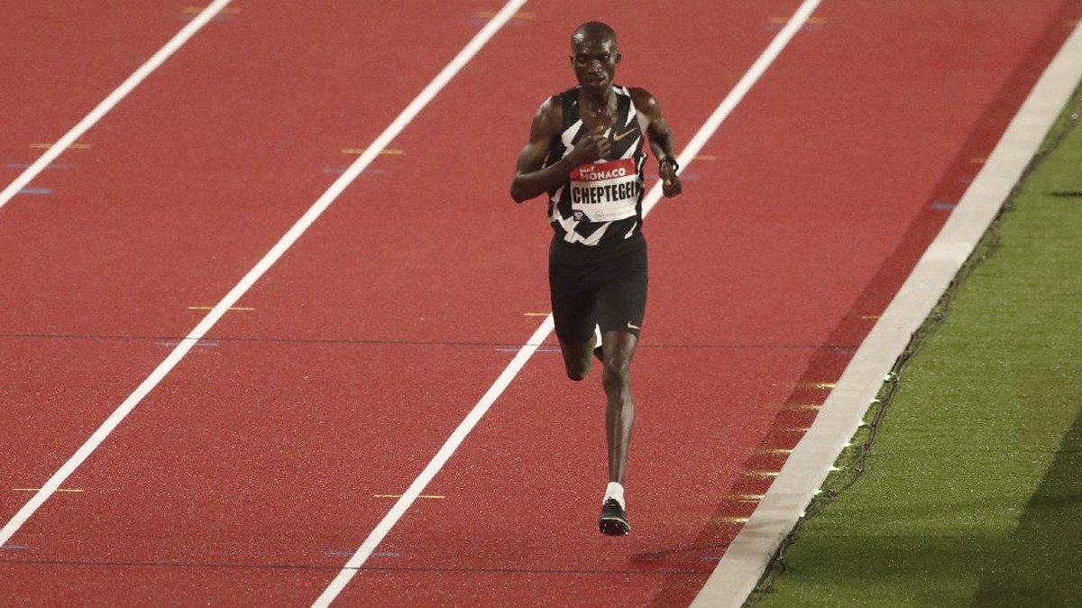 FOTO: Pelari Uganda Patahkan Rekor Dunia Lari 5000 Meter