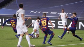 14 Menit Coutinho Jadi Petaka Barcelona di Liga Champions