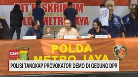 VIDEO: Polisi Tangkap Provokator Demo di Gedung DPR