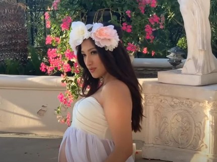 5 Potret Maternity Photoshoot Rahma Azhari, Makin Cantik dan Memesona