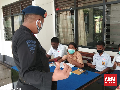 Tak Bisa Beli Kuota, Siswa di Ambon Belajar di Kantor Polisi