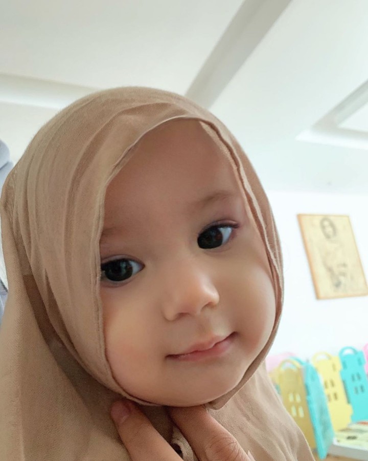 7 Potret Arabella Anak Aura Kasih yang Berwajah Bule - Foto 2