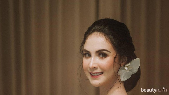 Arumi Bachsin Anggun dan Cantik Pakai Kebaya, Ini 5 Potretnya