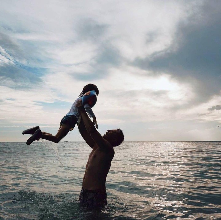 <p>4. Ternyata jalan-jalan babymoon yang mereka lakukan ini menjadi bagian dari perayaan ulang tahun ke-38 Ringgu Agus, Bunda. (Foto: Instagram @sabaidieter)</p>