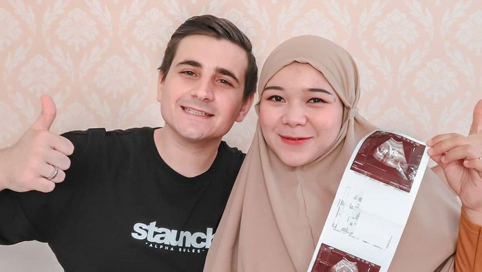 Hijaber Indonesia Nikahi Bule Turki