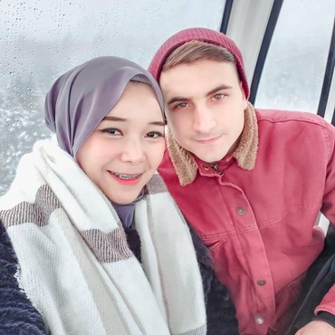 Hijaber Indonesia Nikahi Pria Turki, Wajah Sang Anak Bikin Syok