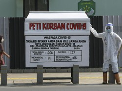 Warga Merinding Lihat Replika Peti Mati COVID-19 di Kemang Jaksel
