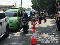 Ada Peningkatan Volume Kendaraan dari DKI, Lalin di Puncak Bogor Macet