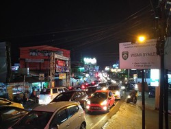 Kondisi di Jalur Puncak Malam Ini: Macet 2 Arah-Sempat Hujan