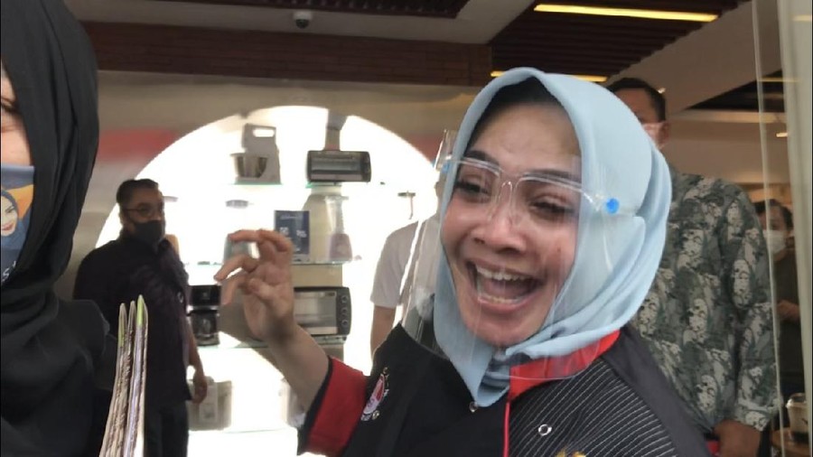 mama Rieta minta saham 50 persen