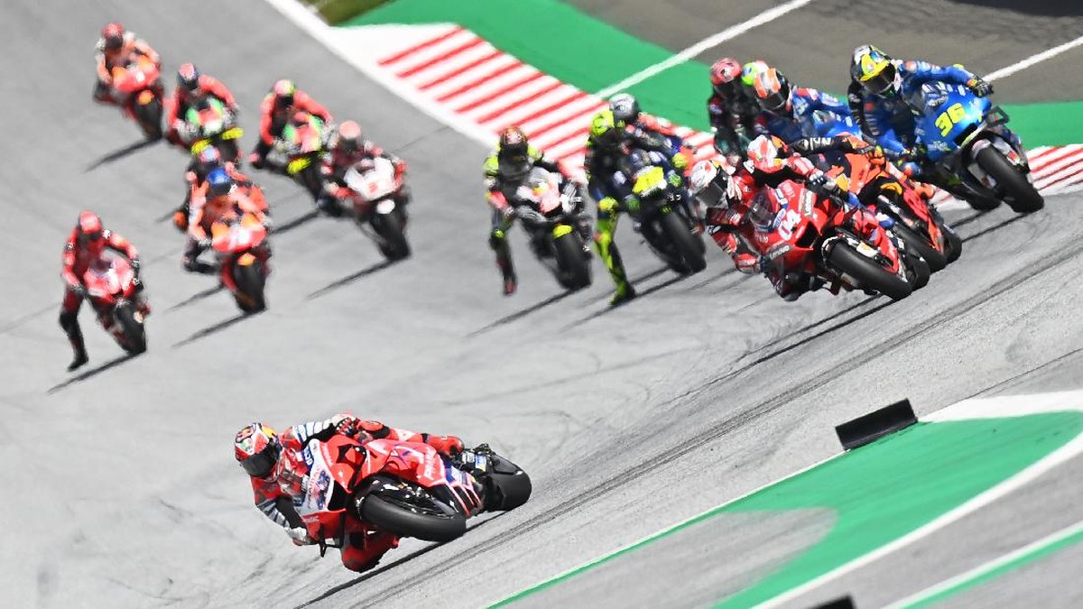 FOTO: Dovi Juara MotoGP Austria, Zarco-Morbidelli Kecelakaan
