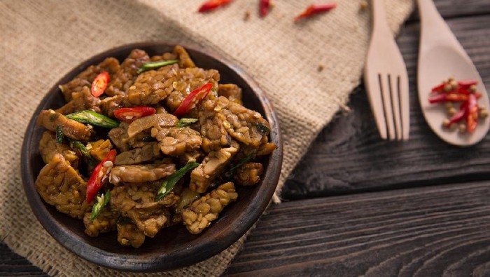 traditional indonesian food. asian culinary oseng tempe