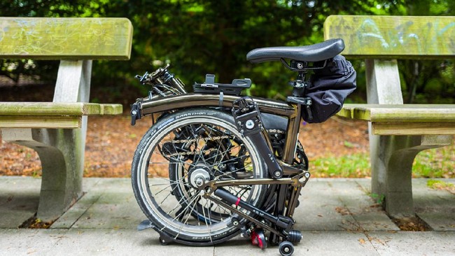 Ketua Asosiasi Pengusaha Sepeda Indonesia (Apsindo) Eko Wibowo Utomo menyebut saat ini harga sepeda brompton sedang anjlok karena sepi peminat.