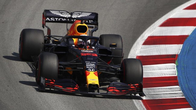 Pembalap Red Bull, Max Verstappen menjadi yang tercepat di latihan bebas (FP1) Formula 1 GP Turki dengan catatan 1 Menit 35,077 detik.