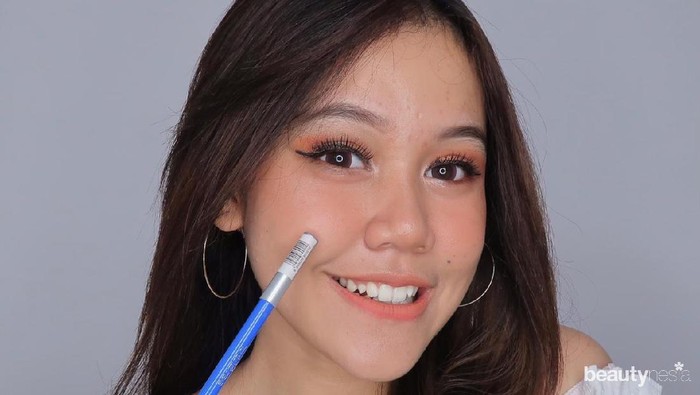 Cuma Pakai Eyeliner, Dapatkan 3 Riasan Mata Lebih Cantik Saat Pakai Masker Cuma Pakai Eyeliner, Dapatkan 3 Riasan Mata Lebih Cantik Saat Pakai Masker