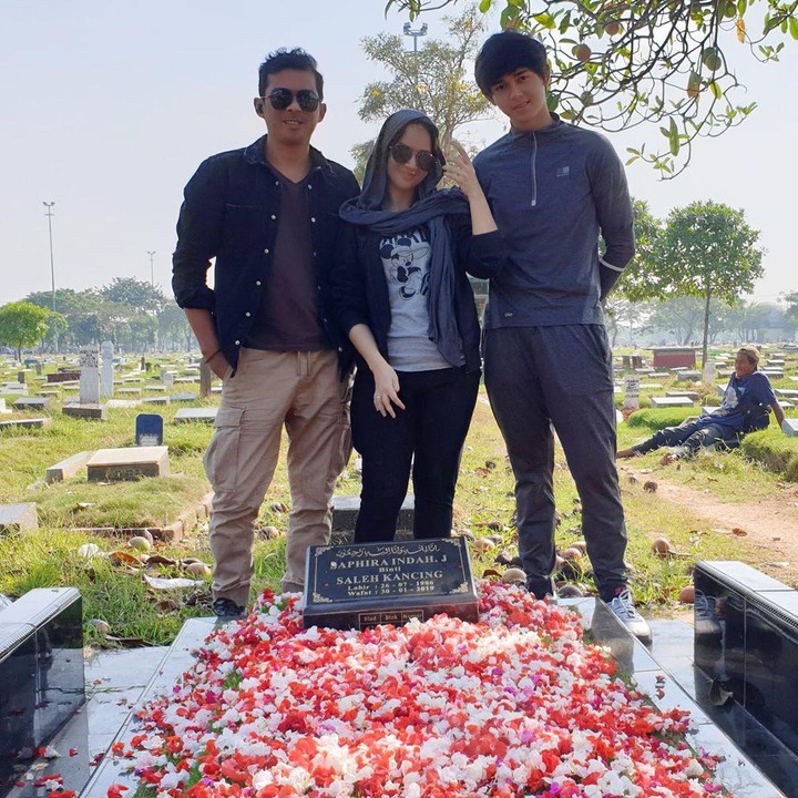 <p>Angelica Simperler bintang Angel's Diari baru saja menikah dengan Rico Hidros. Suaminya merupakan duda beranak satu yang pernah menikah dengan Saphira Indah, bintang Eiffel I'm in Love. (Foto: Instagram @angelicasimp.new)</p>