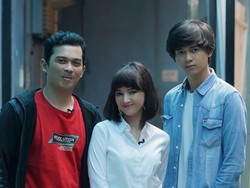 Angelica Simperler Tak Paksakan Anak Sambungnya di Dunia Hiburan