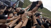FOTO: Euforia Festival Musik di China Digelar kala Pandemi Di tengah situasi pandemi yang masih melanda banyak negara di dunia, China justru membuka konser luar ruang pertama pada tahun ini, Midi Music Festival.