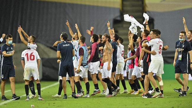 FOTO: Sevilla Kubur Mimpi MU di Liga Europa
