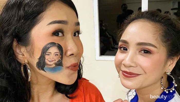Content creator Nia inggrid face painting