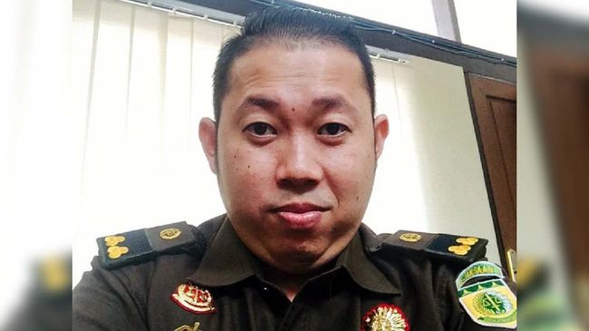 Jaksa Kasus Novel Baswedan Meninggal Dunia Salah satu jaksa kasus penyiraman air keras penyidik KPK Novel Baswedan, Robertino Fedrik Adhar Syaripuddin meninggal dunia.