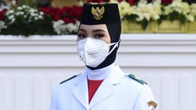 Sylvia, Pembawa Merah Putih Upacara Penurunan Bendera HUT RI