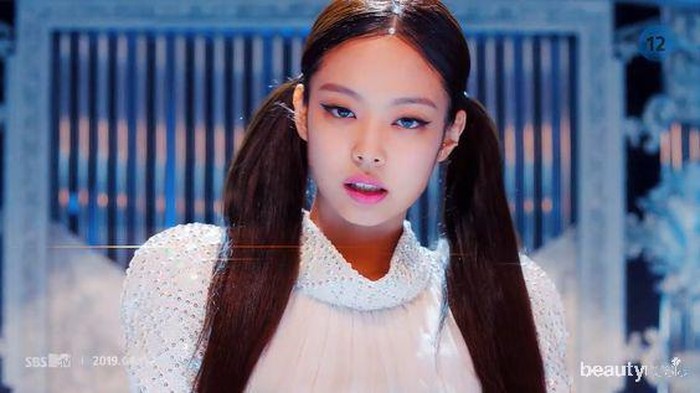 Tetap Tampil Cantik Saat Cuaca Panas dengan Trend Hairstyle Idol Kpop Wanita Ini!