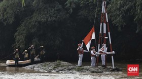 FOTO: Upacara HUT RI di Sungai hingga Pasar Saat Pandemi