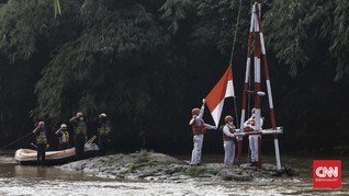 FOTO: Upacara HUT RI di Sungai hingga Pasar Saat Pandemi