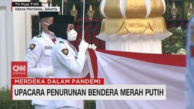 VIDEO: Detik-detik Upacara Penurunan Bendera Merah Putih