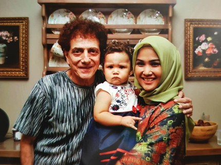 7 Potret Manis Ahmad Albar dengan Putri Kecilnya yang Baru Berusia 3 Tahun