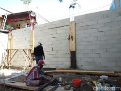 Nasib Malang Kakek-Nenek di Makassar, Akses Ditembok Hingga Terhalang